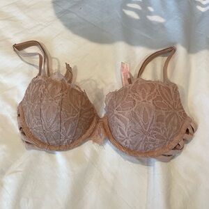 Victoria’s Secret pink lace bra size 32c